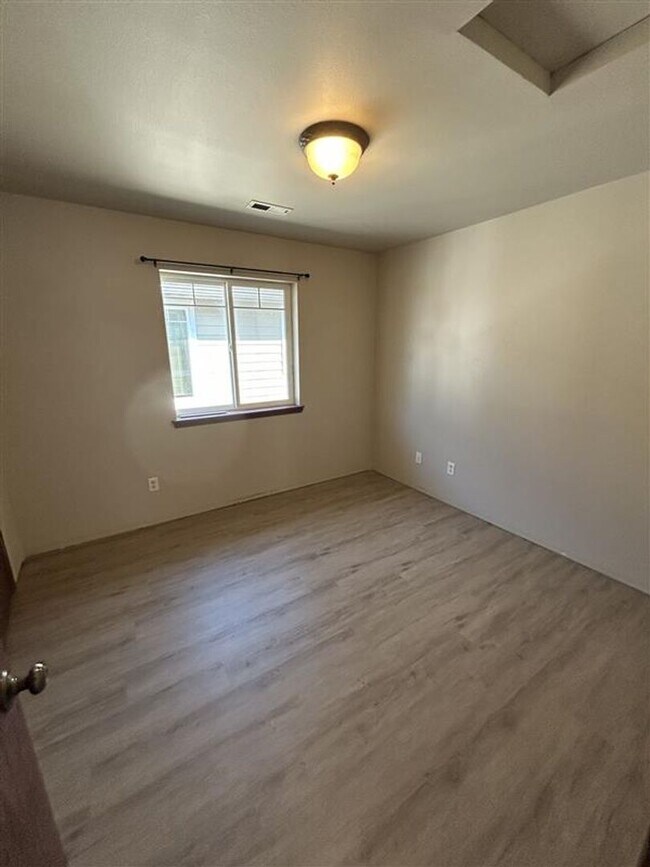 Building Photo - 330/332 Garfield St