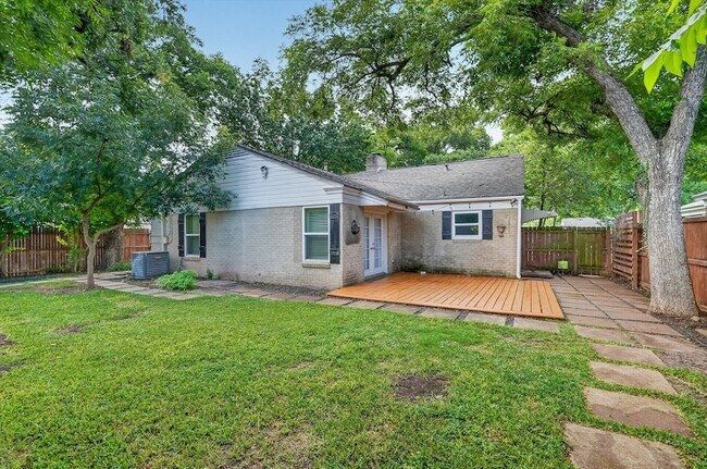Building Photo - 6312 Malvey Ave