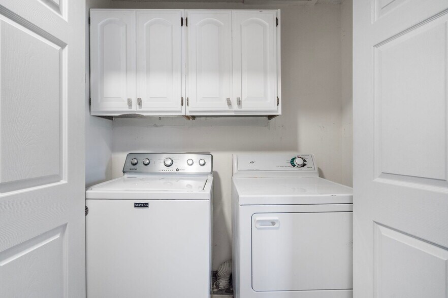 In Unit Laundry - 25 Nantucket Dr