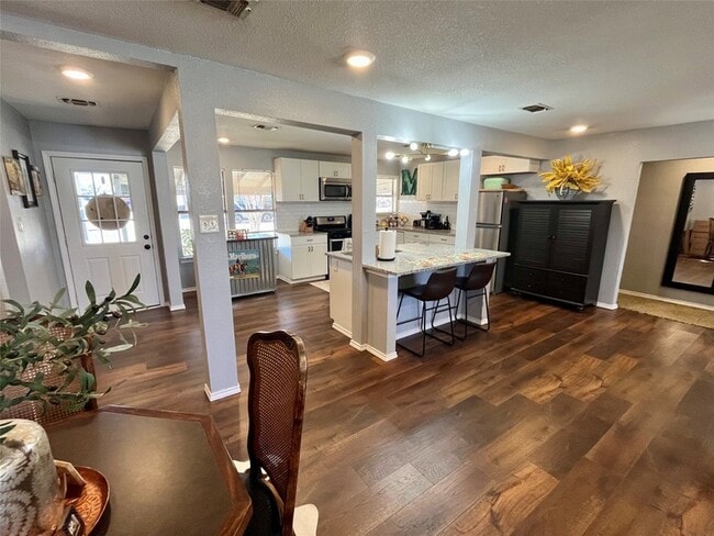 Building Photo - 715 North Ave