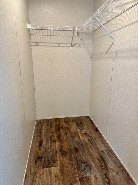 Building Photo - 3200 S Highland Park Dr