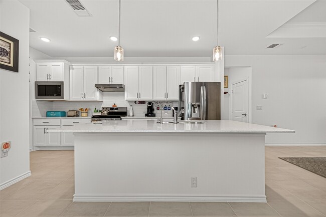 Building Photo - 8047 Prospect Dr