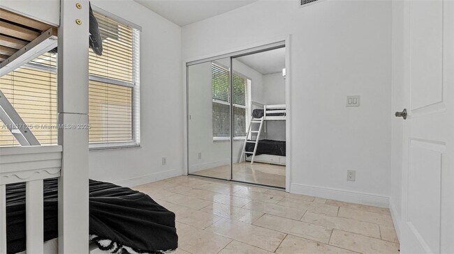 Building Photo - 4215 Sheridan Ave