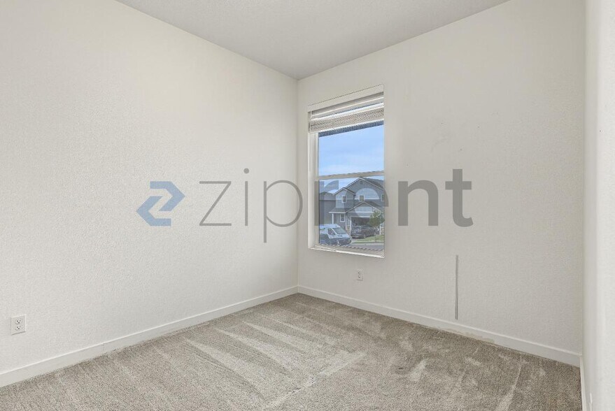 Building Photo - Unit