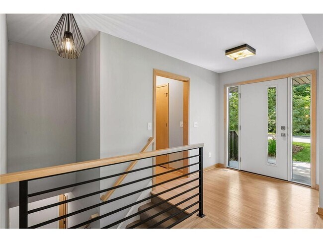 Building Photo - 6216 Maloney Ave