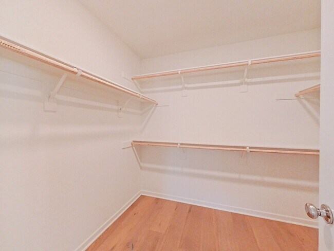 Building Photo - Los Alamitos Condo - 3 Bedroom / 2.5 Bathr...