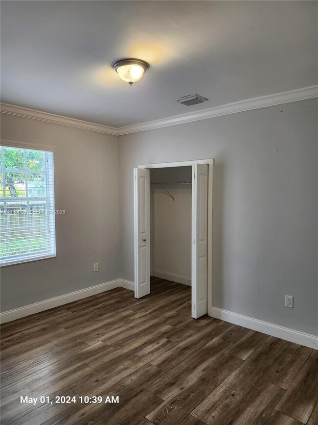 Building Photo - 1023 SW 12th Ct