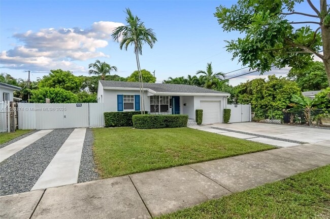 Building Photo - 570 SW 45th Ave