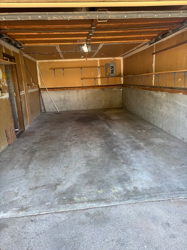 Building Photo - 1002