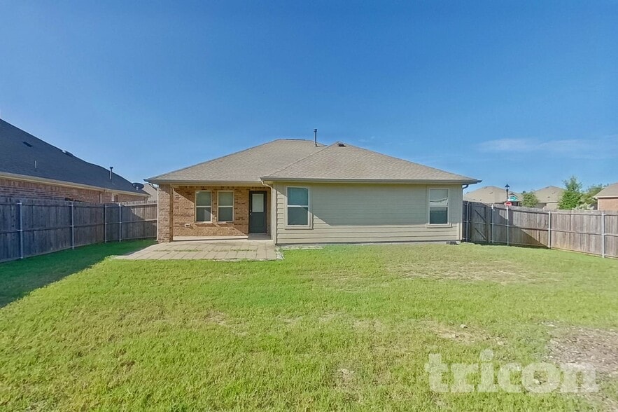Building Photo - 1214 Cres View Dr