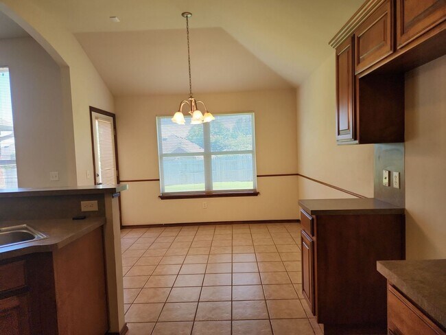 Building Photo - 2416 Arbor Dr