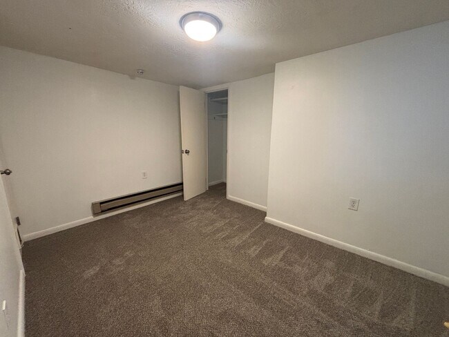 Building Photo - 650 N 10th Ave