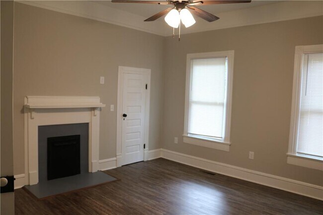 Building Photo - 613 Summit Ave