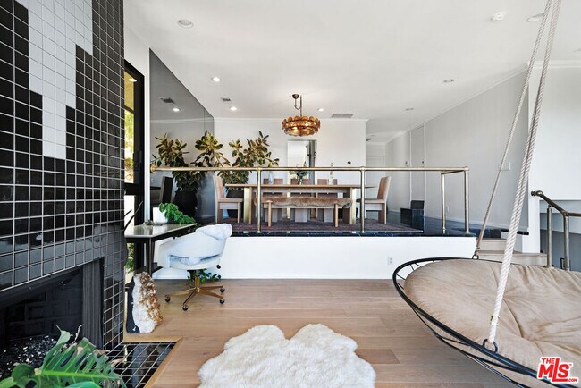 Building Photo - 4661 Bedel St