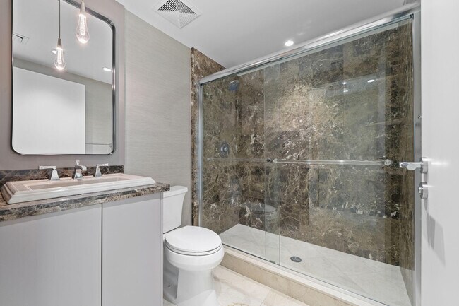 Building Photo - 101 S Fort Lauderdale Beach Blvd