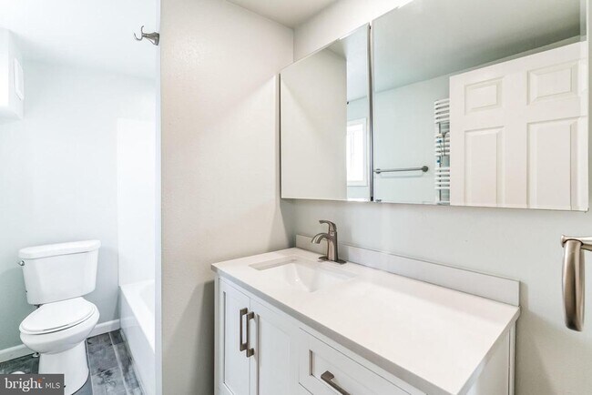 Building Photo - 1210 S 11th St