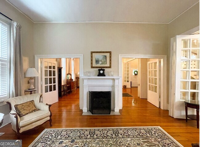 Building Photo - 305 Orange St