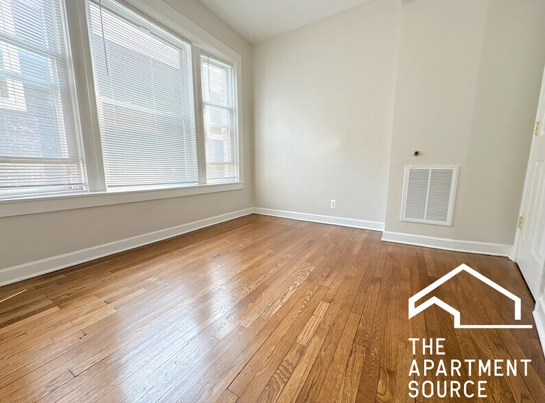 Building Photo - 4011 S Calumet Ave