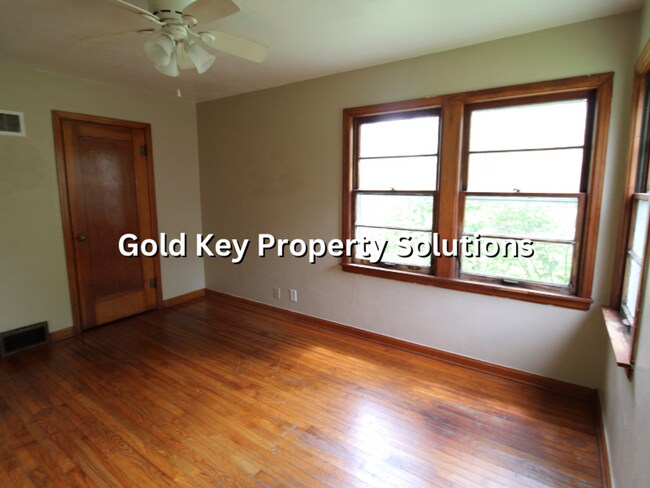 Building Photo - Large 3 BR 1 BA House with Garage and Central Air SECTION 8 APPROVED