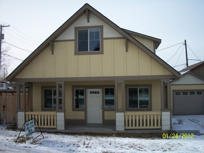 Building Photo - 611 N 15th Ave