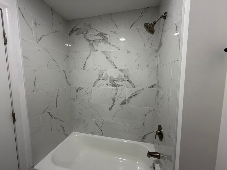 Building Photo - 5701 Wildberry Dr