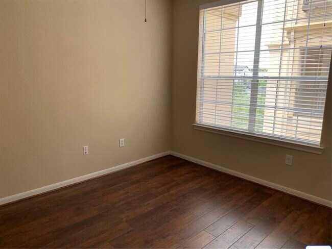 Building Photo - 7575 Kirby Dr