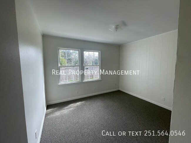 Building Photo - 2456 McLaughlin Dr