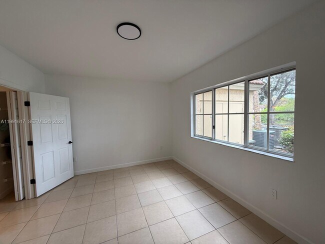 Building Photo - 2493 Centergate Dr