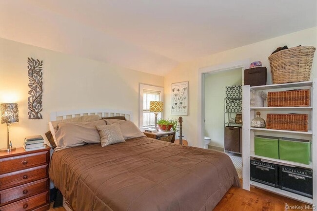 Building Photo - 560 Pacific St