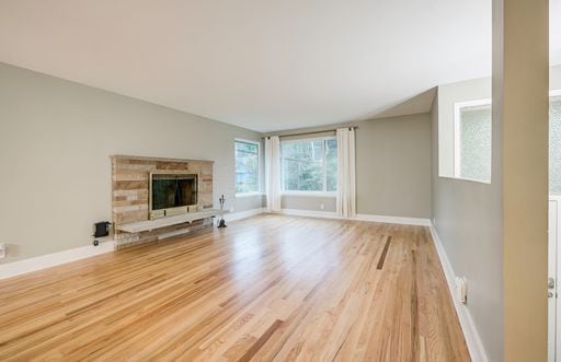 Building Photo - Beautiful 4 Bedroom Home in Matthews Beach AVAILABLE NOW!