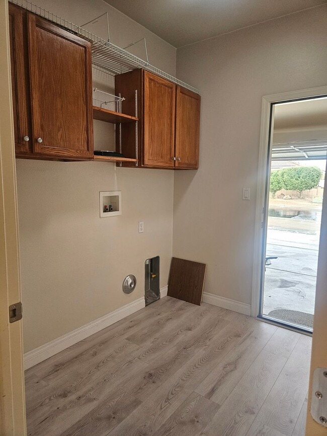 Building Photo - JESS RANCH - 3 BEDROOM