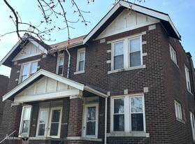 Building Photo - 4916 Winona Ave