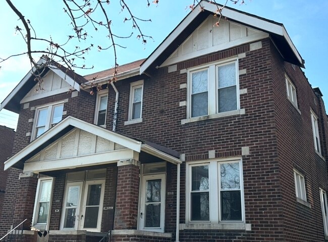 Building Photo - 4916 Winona Ave