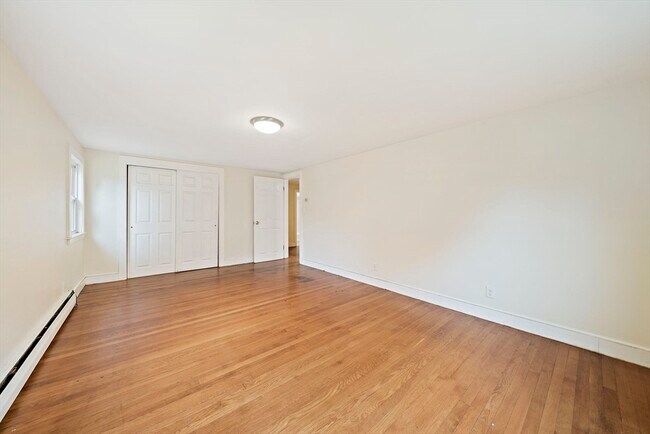 Building Photo - 334 N Main St