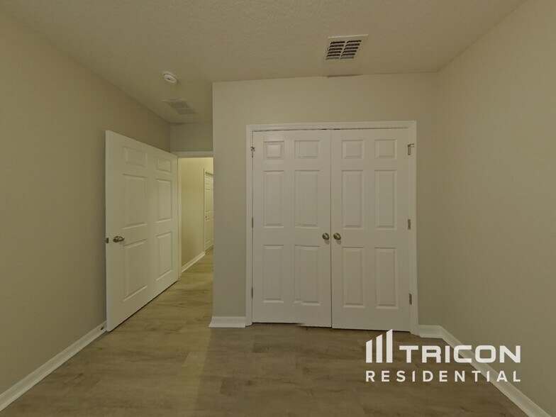 Building Photo - 4925 Rockvale Dr