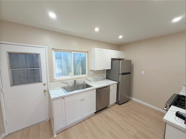 Building Photo - 936 W Foothill Blvd