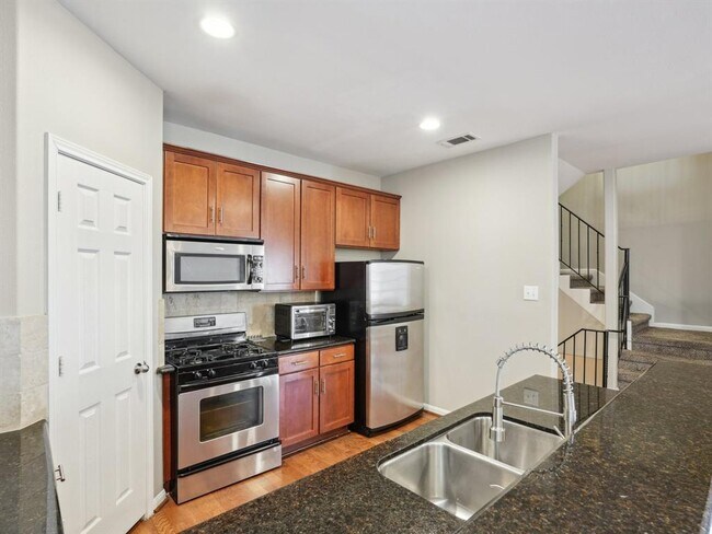 Building Photo - 4411 Koehler St