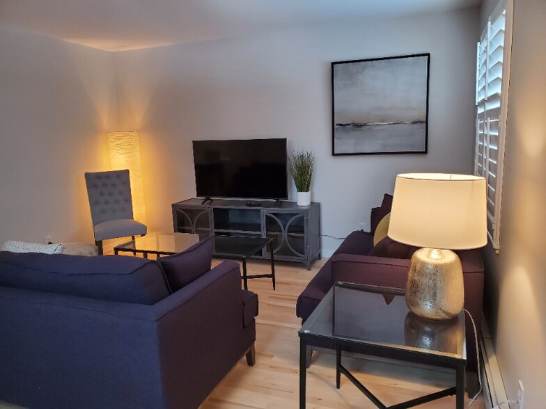 Building Photo - 419 S 3rd St W