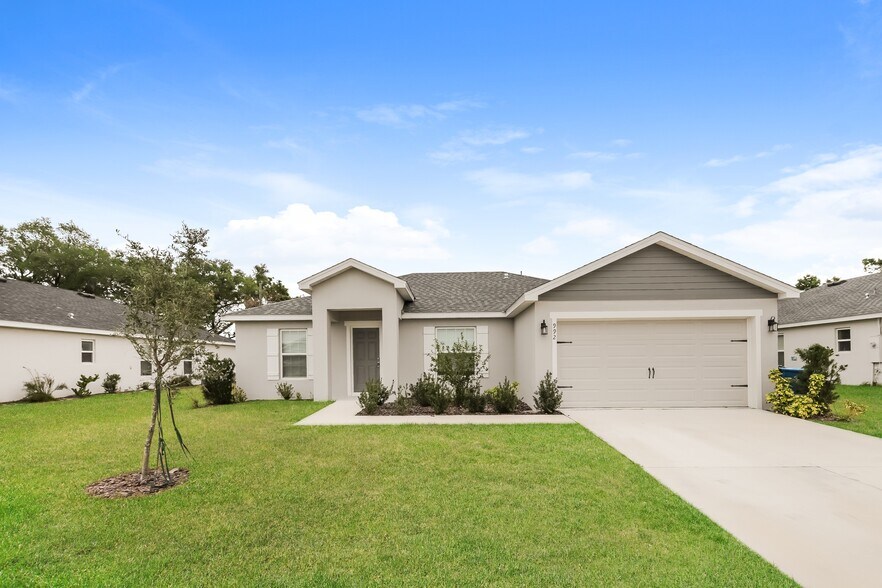 Building Photo - 992 First Dr, Eagle Lake, FL