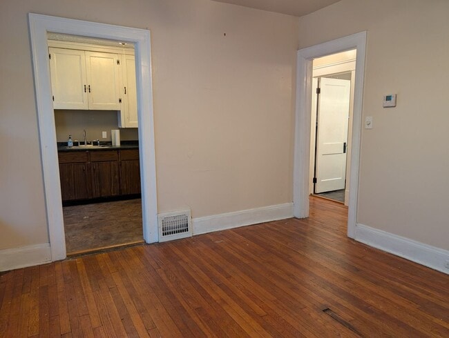 Building Photo - 3160 Meadowbrook Blvd