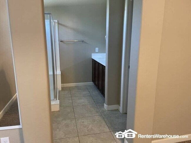 Building Photo - North Phoenix Beauty 4bed + den 3bath clos...