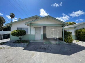 Building Photo - Cozy One Bedroom One Bathroom Cottage Home in Hemet!
