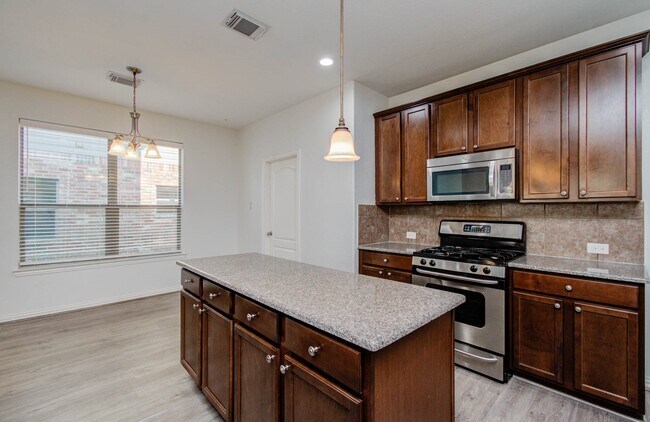 Building Photo - 22314 Mosshall Ct