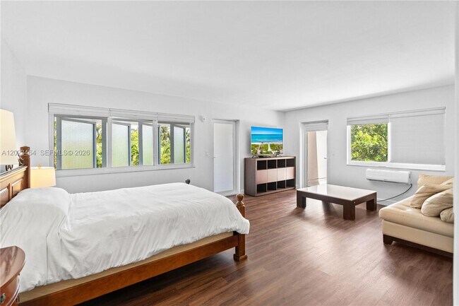 Building Photo - 10190 Collins Ave