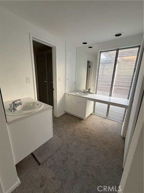 Building Photo - 321 Coral Ave