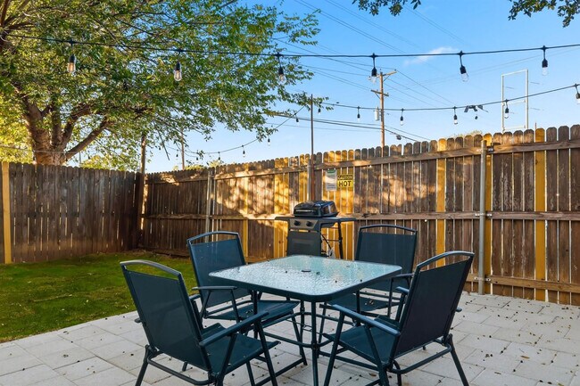 Building Photo - 2162 E Arkansas Ln