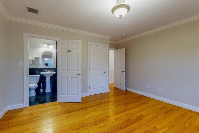 Building Photo - 455 Waban Ave