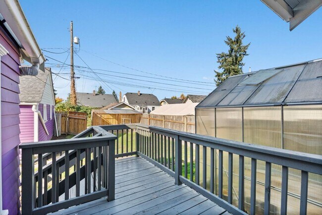Building Photo - Spacious 3-Bed Tacoma Home w/ Office, A/C,...