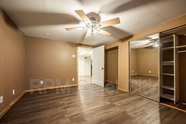 Building Photo - 4645 Ridge Dr