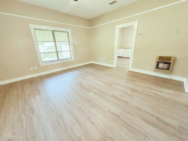 Building Photo - 1016 Sulphur Springs Rd